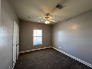 153 Aspen Square in Denham Springs, LA - Building Photo - Building Photo