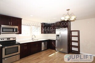 950 B St in Ramona, CA - Building Photo