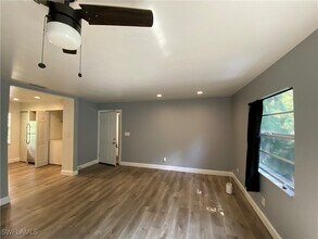 3160 E Riverside Dr in Ft. Myers, FL - Building Photo - Building Photo