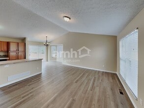 6693 Jennyann Way in Canal Winchester, OH - Foto de edificio - Building Photo