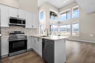 Pinnacle Suites in Chilliwack, BC - Building Photo - Building Photo