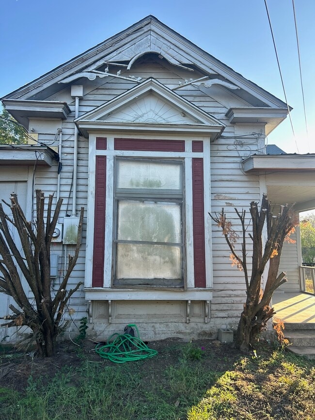 property at 206 Dallas St