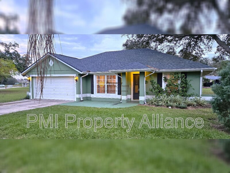 16044 Worthington Blvd in Mascotte, FL - Building Photo