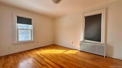 55 Davis St in Locust Valley, NY - Building Photo - Building Photo