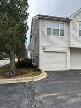 690 Mill Cir in Wheeling, IL - Building Photo - Building Photo