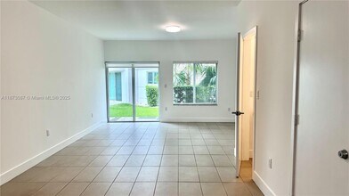519 NE 121st St in North Miami, FL - Building Photo - Building Photo