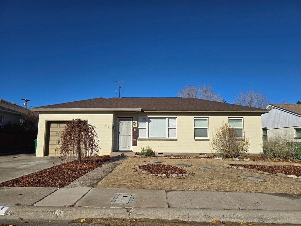 2161 Riviera St in Reno, NV - Building Photo