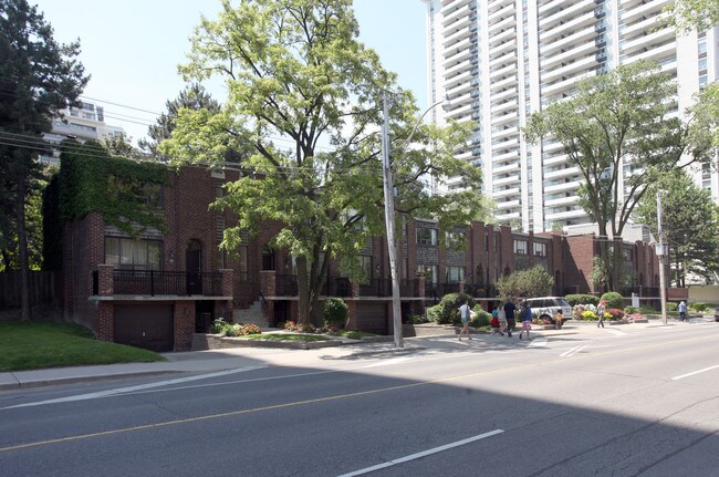 87-105 Davisville Ave