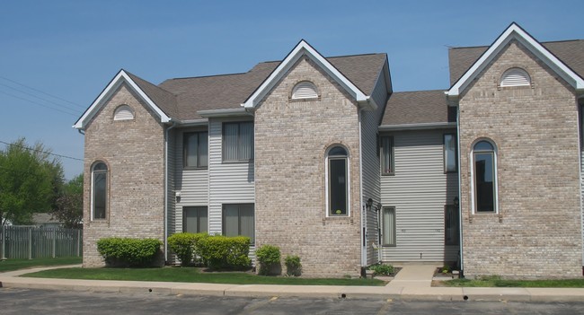 Courtyard of Davison in Davison, MI - Building Photo - Building Photo