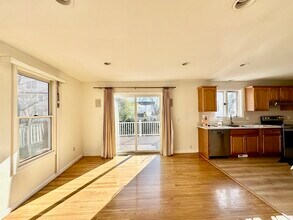 17 Hamlet St, Unit 17 in Somerville, MA - Building Photo - Building Photo
