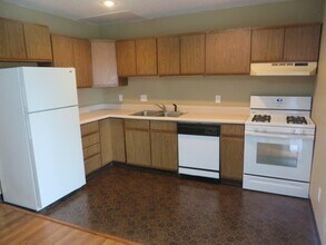 829 Elmer Ave, Unit 829 Elmer Ave, Fort Wayne, IN 46808 in Fort Wayne, IN - Building Photo - Building Photo