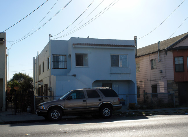 652 Harbour Way in Richmond, CA - Foto de edificio - Building Photo