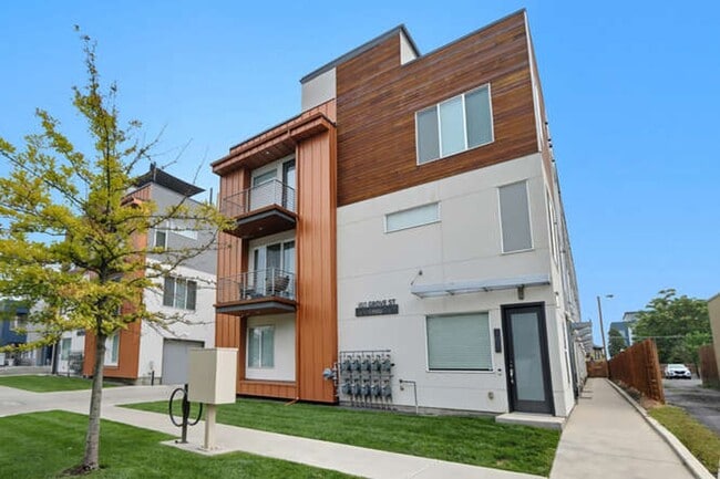 property at 1822 Grove St