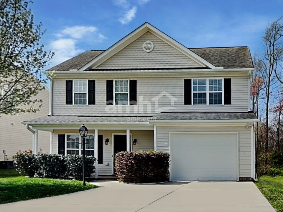 1151 Langston Dr in Greensboro, NC - Foto de edificio