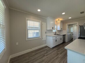5305 F St in Sacramento, CA - Building Photo - Building Photo