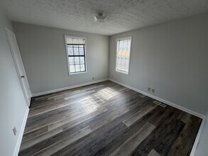 2444 Fairbrook Dr in Nashville, TN - Building Photo - Building Photo