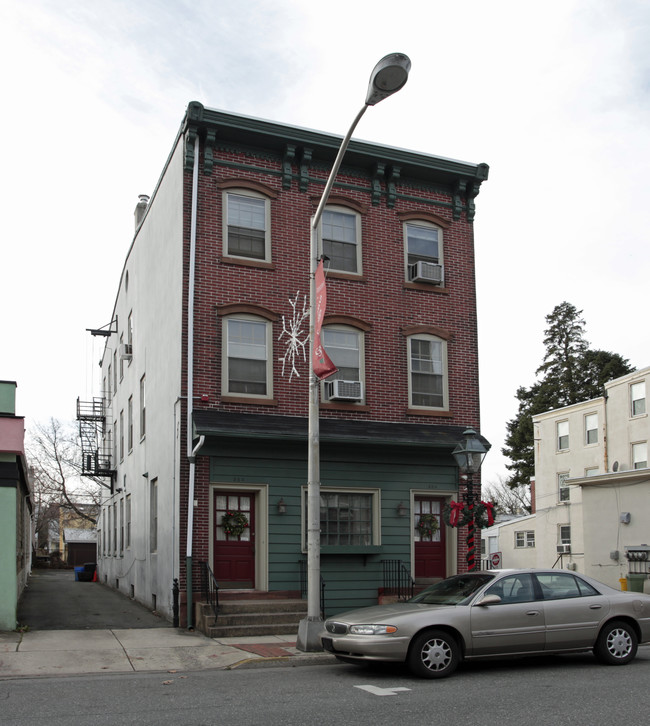 354 Farnsworth Ave in Bordentown, NJ - Building Photo - Building Photo