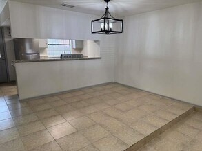 5500 McPherson Rd in Laredo, TX - Building Photo - Building Photo