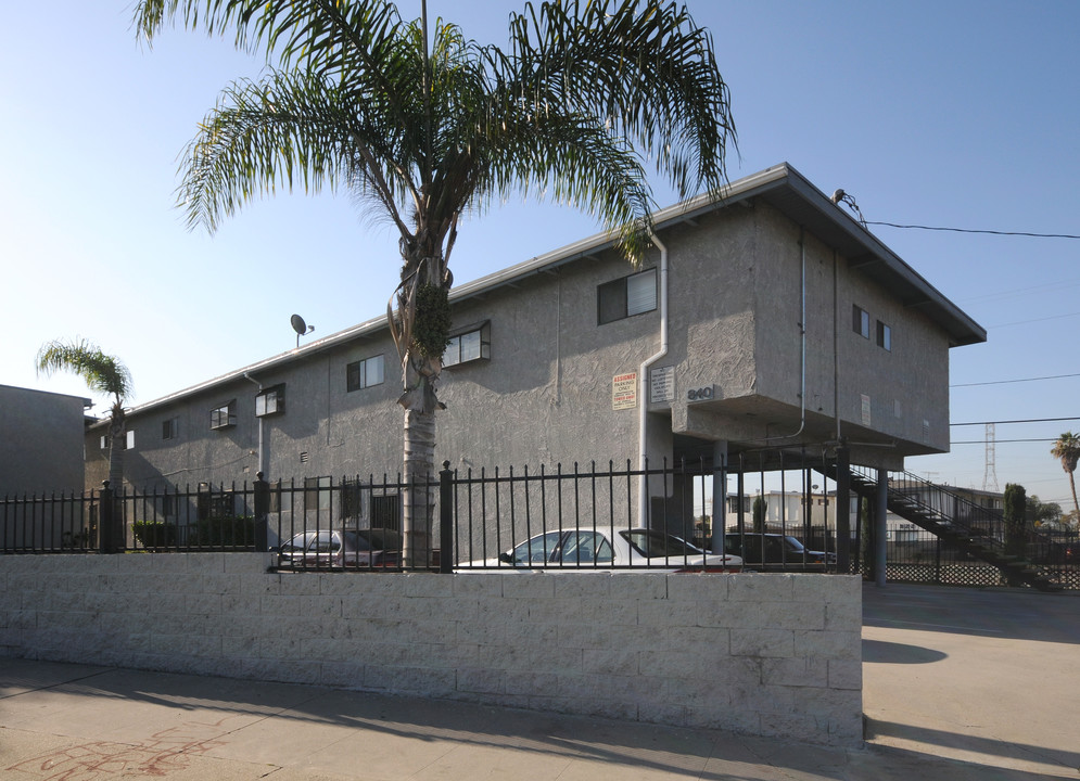 840 W Laconia Blvd in Los Angeles, CA - Building Photo