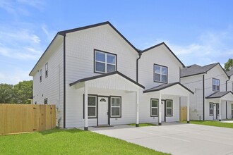 2613 Randolph Rd in Pasadena, TX - Building Photo - Building Photo