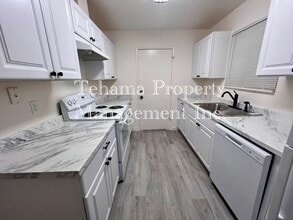 1210 Aloha St in Red Bluff, CA - Foto de edificio - Building Photo