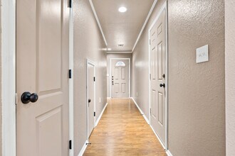 10001 Panther Way, Unit 706 in Woodway, TX - Building Photo - Building Photo