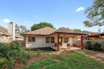 13413 Bolivia Dr in Austin, TX - Foto de edificio - Building Photo