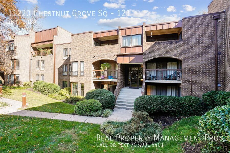 11220 Chestnut Grove Square in Reston, VA - Building Photo
