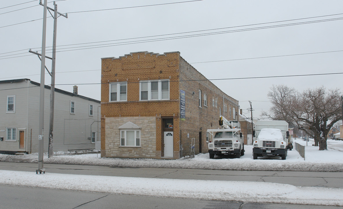 5702-5704 W 65th St in Chicago, IL - Building Photo