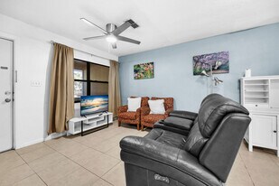 735 SE 4th Ave, Unit SI ID1359108P in Gainesville, FL - Building Photo