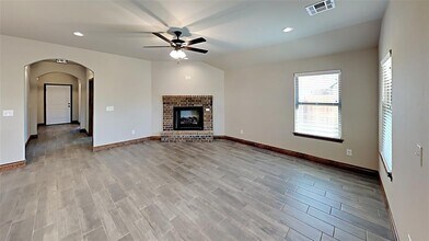 14301 Peach Tree Dr in Yukon, OK - Building Photo - Building Photo