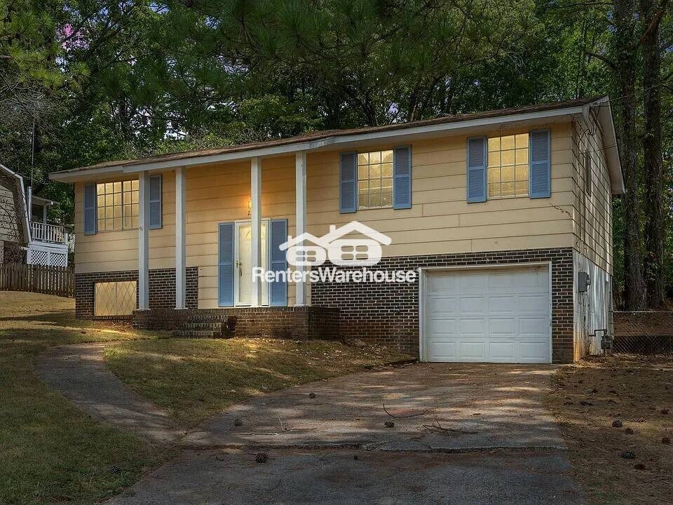 2321 Stonewood Dr in Center Point, AL - Building Photo