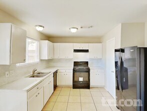 12844 Edgewood Park Dr in Houston, TX - Foto de edificio - Building Photo