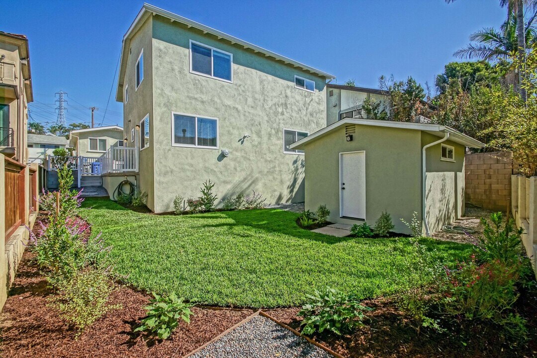 811 N Lucia Ave in Redondo Beach, CA - Building Photo
