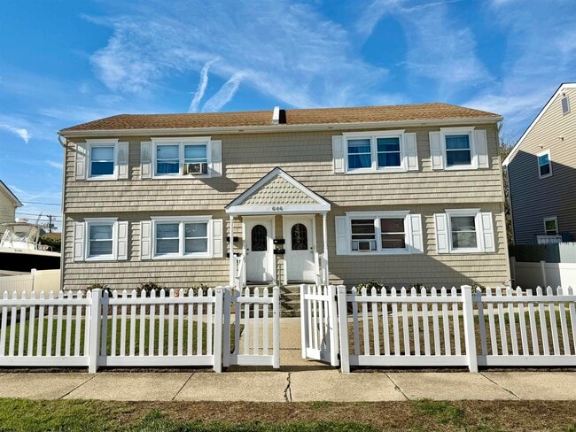 property at 646 N Dover Ave