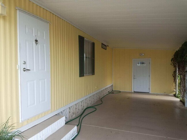 249 Loon Ln, Unit Private in Naples, FL - Foto de edificio - Building Photo