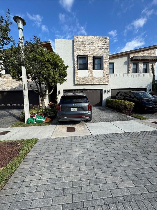 10441 NW 79th St in Doral, FL - Building Photo