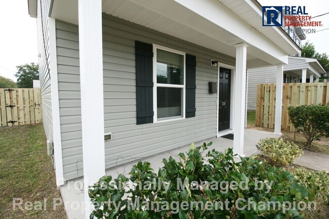 property at 720 N 10th St