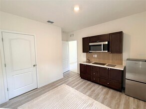 5610 Winona Dr in St. Cloud, FL - Building Photo - Building Photo
