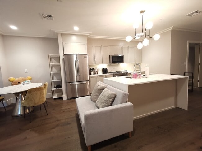 214 Market St, Unit 1 in Boston, MA - Building Photo - Building Photo