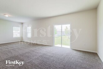 8481 Cape Fox Dr in Jacksonville, FL - Building Photo - Building Photo
