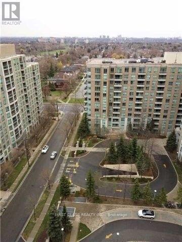 1-2301 Pemberton Ave in Toronto, ON - Building Photo - Building Photo