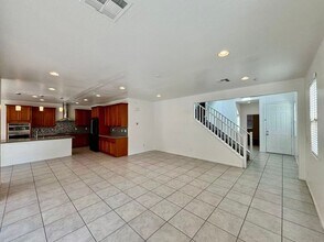 6331 White Lies St in Las Vegas, NV - Foto de edificio - Building Photo