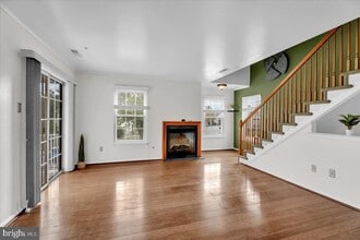 5606 Riverfront Dr in Palmyra, NJ - Building Photo - Building Photo