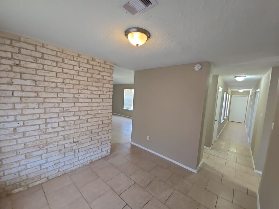23207 Pine Post Ln in Spring, TX - Building Photo