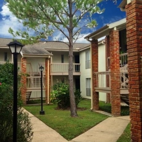 Crossview Court in Houston, TX - Foto de edificio - Building Photo