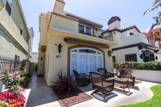 816 Delaware St in Huntington Beach, CA - Foto de edificio - Building Photo