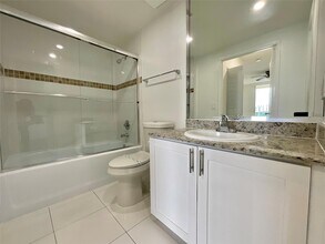 16900 N Bay Rd, Unit 01-409 in Sunny Isles Beach, FL - Building Photo - Building Photo