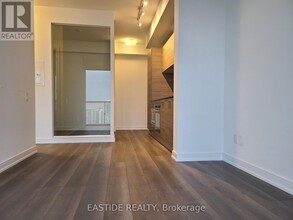 3-3303 Gloucester St in Toronto, ON - Building Photo - Building Photo