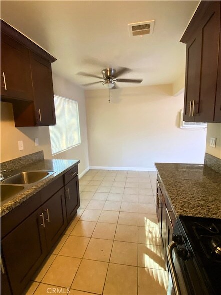 4505 Canoga St, Unit 2012 in Montclair, CA - Building Photo - Building Photo